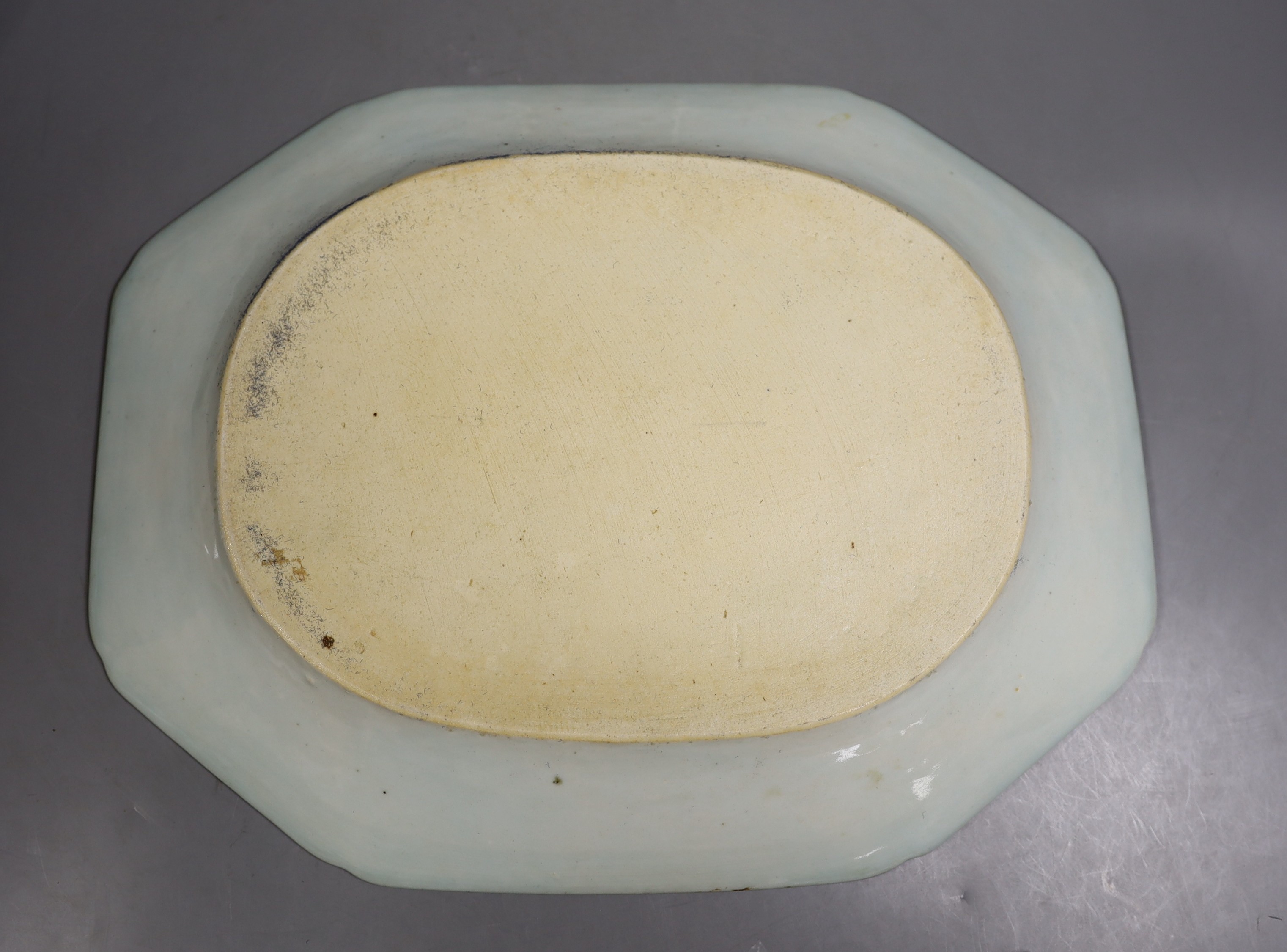 A graduated set of three Chinese Export blue and white meat dishes, Jiaqing, 38cm